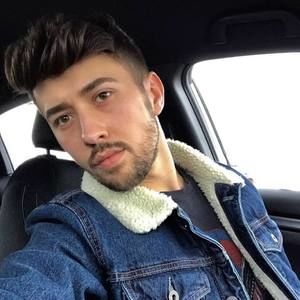 Meet your Posher, Alex